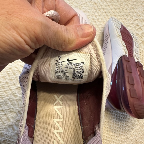 Nike Air Max 270 Women's Sneakers - Picture 5 of 8